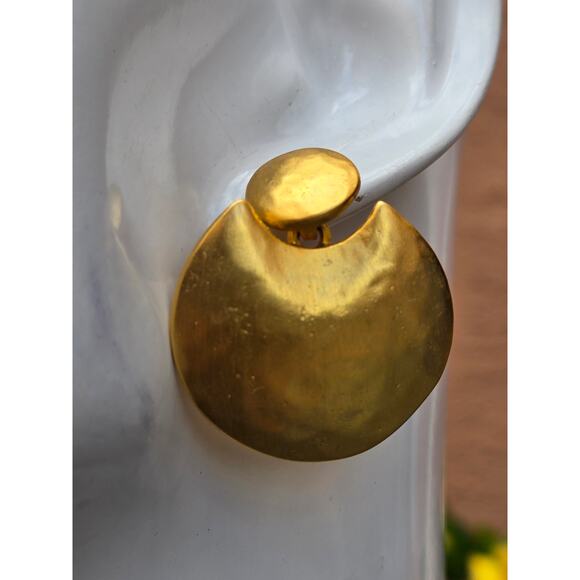 Vintage Kenneth Lane Gold Tone Hammered Disc Shaped Modernist Dangle Earrings - Picture 2 of 10